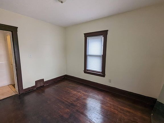 4th image of 3562 Trent Ave #1