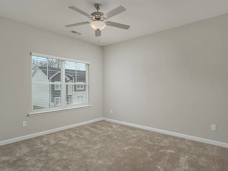 Edgewood Condos — Photo 22