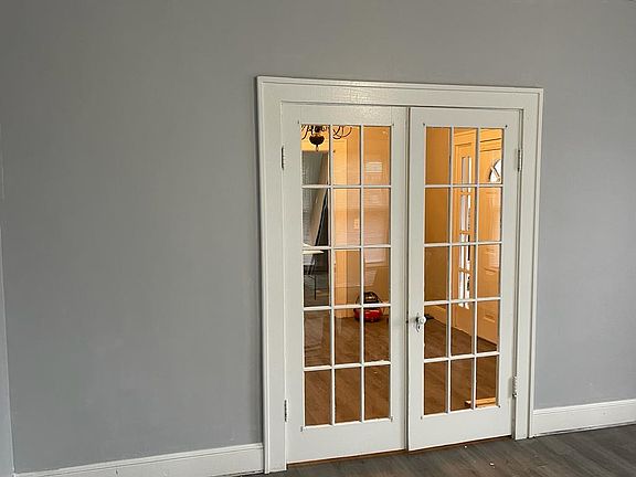5th image of 207 E Academy St