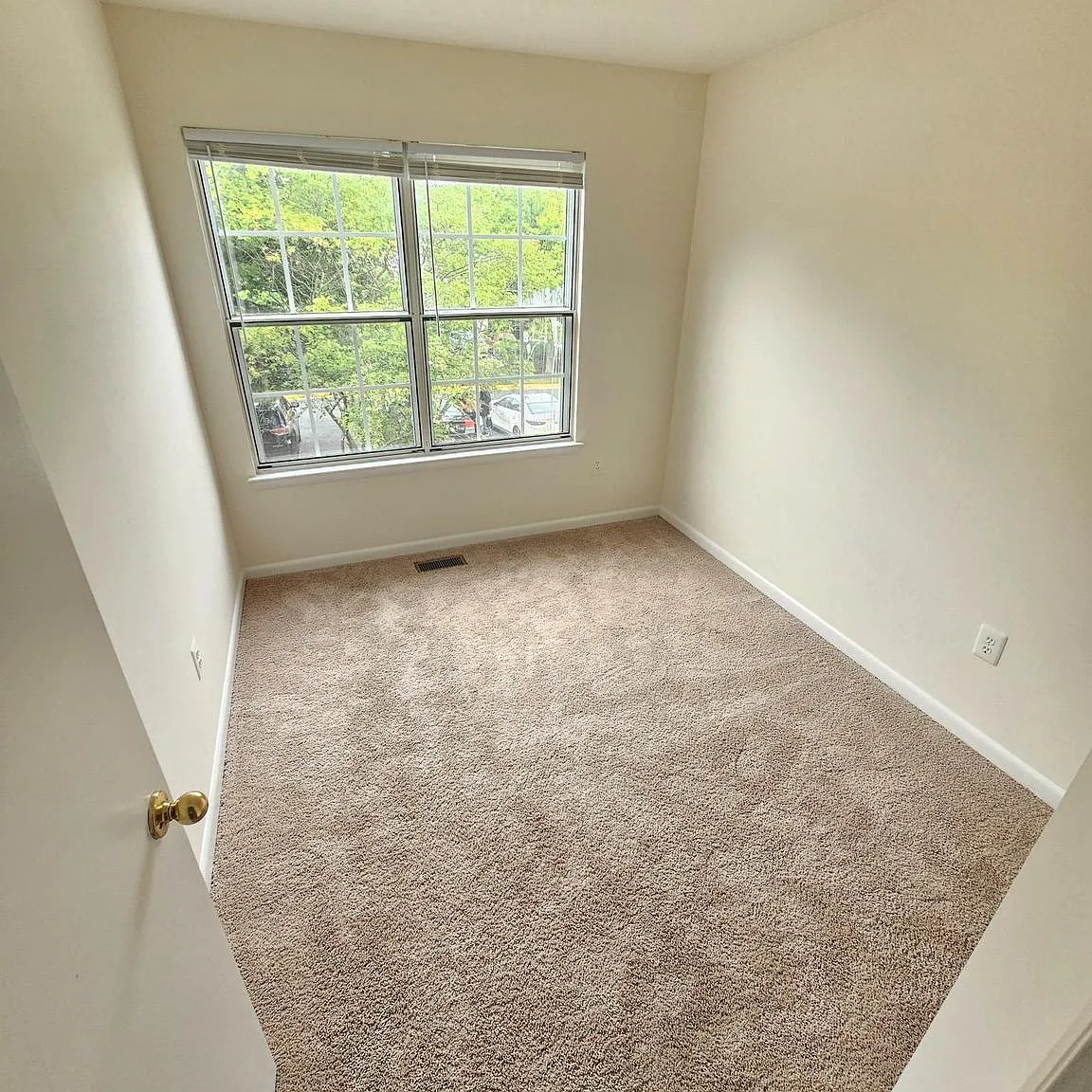 3 bed, 2.5 bath, 1377 sqft, $2,250 — Photo 4