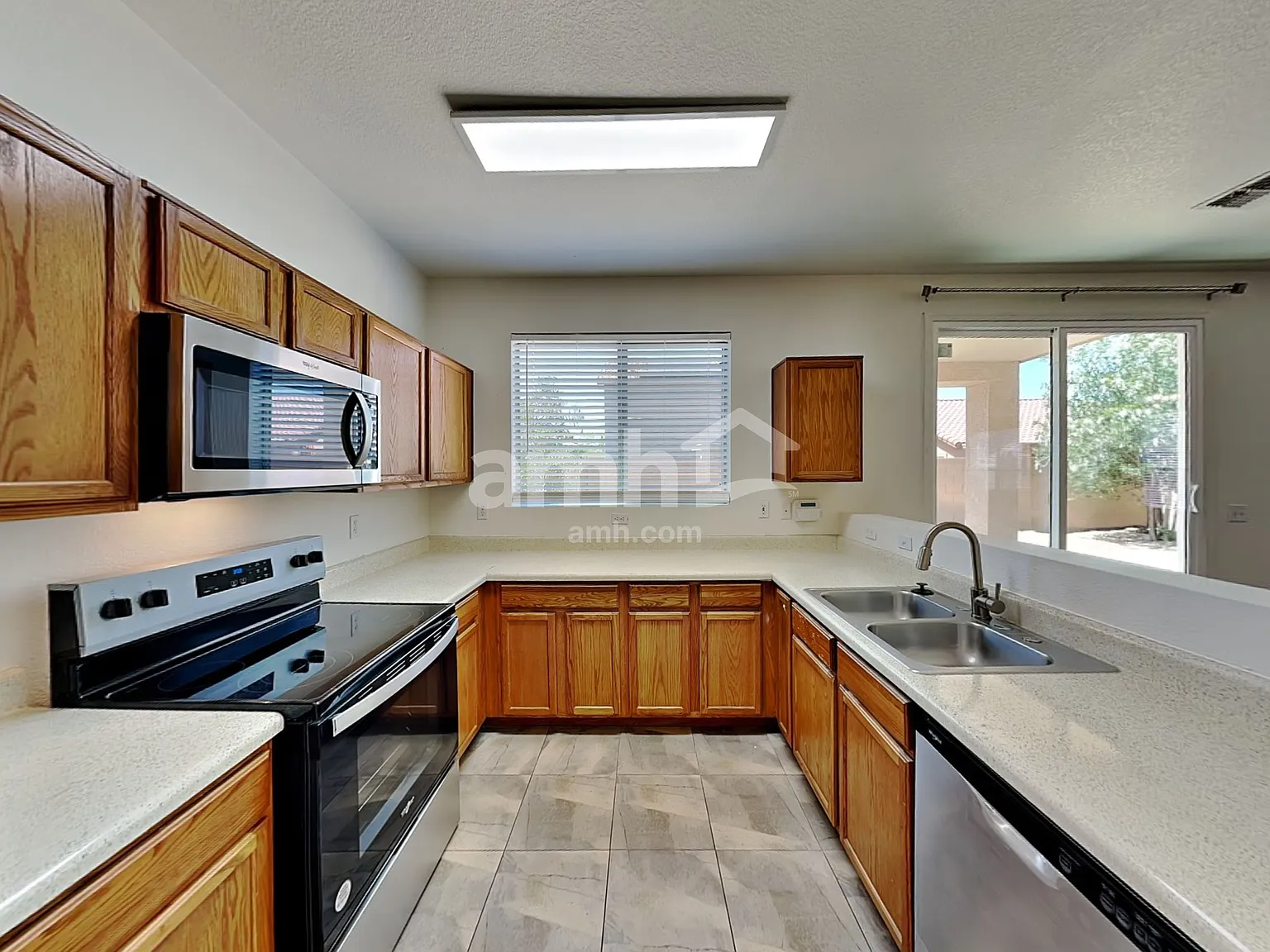 4 bed, 2.5 bath, 2380 sqft, $2,260 — Photo 3