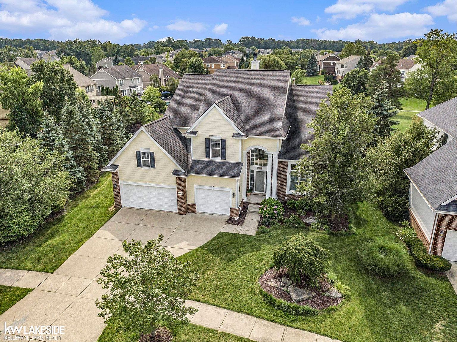 6061 Balmoral Way, Commerce Township, MI 48382 MLS 50118393 Zillow
