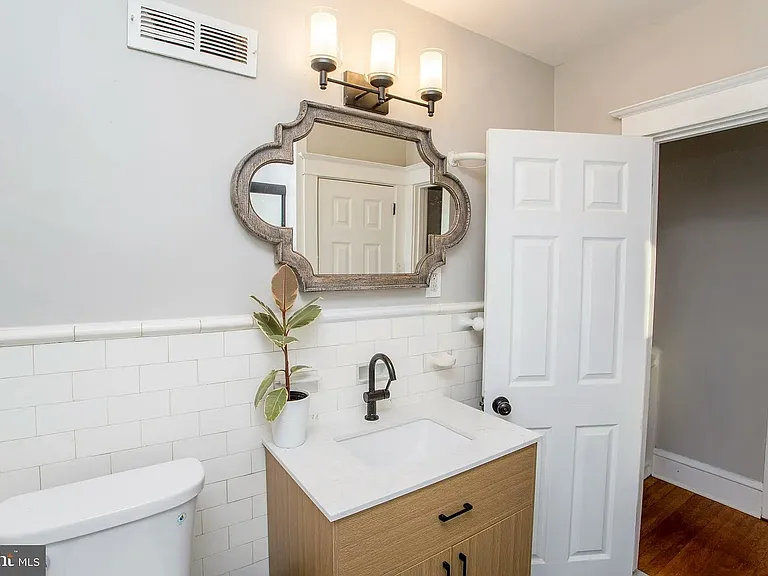 501 E Mount Airy Ave — Photo 31