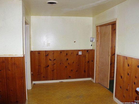 5th image of 327 BURWOOD LN