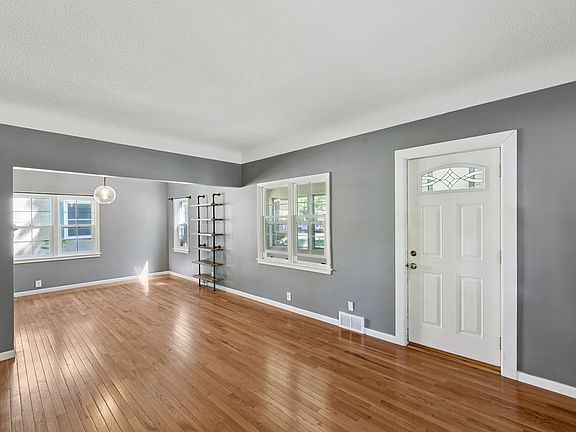 5th image of 2634 Jackson St NE