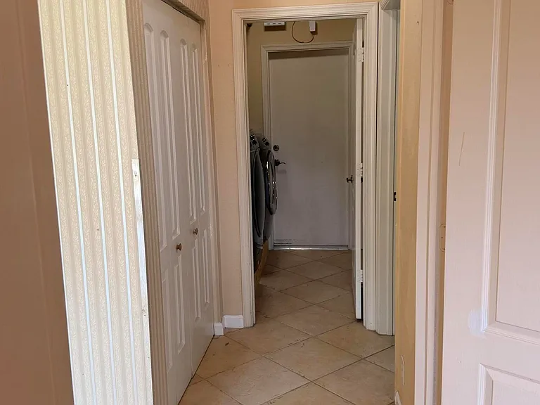 108 Kensington Way — Photo 40