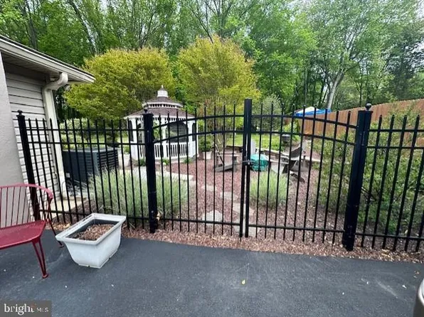 112 Tall Pines Rd, Newark, DE 19713