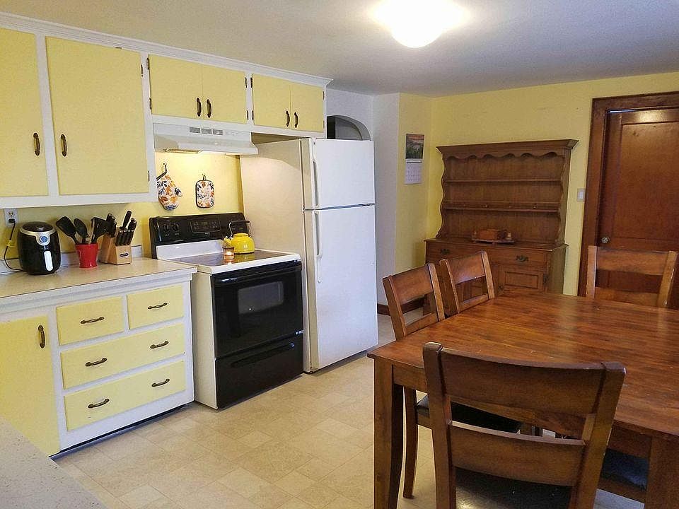 Previous picture of the kitchen, it has since been painted sage green.