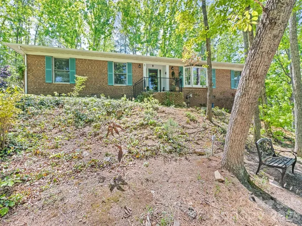 5 Sunny Ridge Dr, Asheville, NC 28804