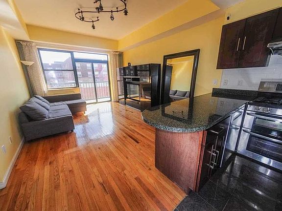 3rd image of 14218 38th Ave APT 6C