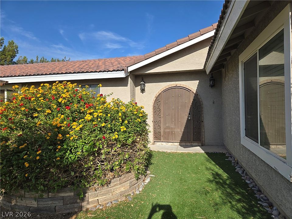 1st image of 5945 N El Capitan Way