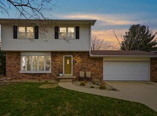 204 Brentwood Dr, Cedar Falls, IA 50613