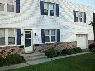 53 S Forklanding Rd, Maple Shade, NJ 08052