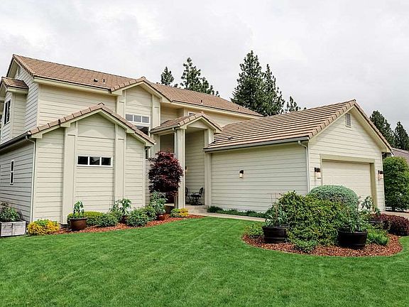 2nd image of 2045 S Parkwood Cir