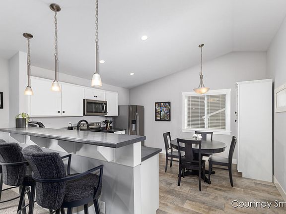 3rd image of 10865 Autumn Oak Dr SE