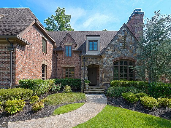 5th image of 831 Camden Park Ct NE