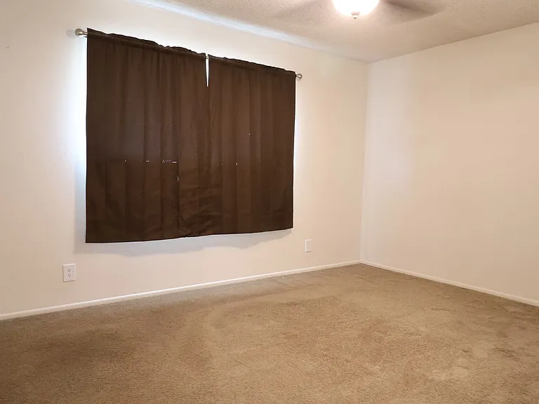 112 Rawhide Ln — Photo 11