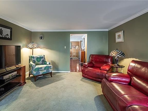 3rd image of 307 Cottingham Dr