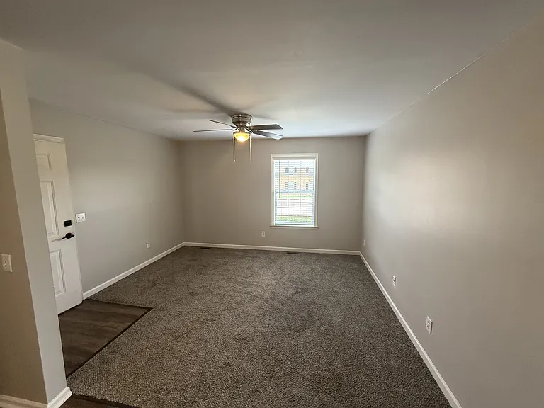 Admiral Place Apartments — Photo 10