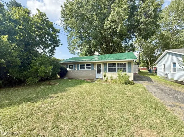 950 Donmar Ln, Youngstown, OH 44511