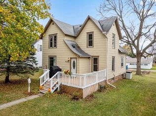 612 6th St, Baraboo, WI 53913