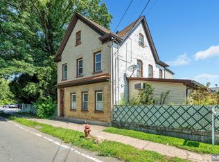 634 River Dr, Garfield, NJ 07026
