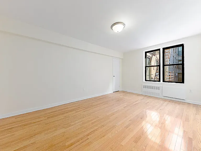 1 Bogardus Pl #7P — Photo 2