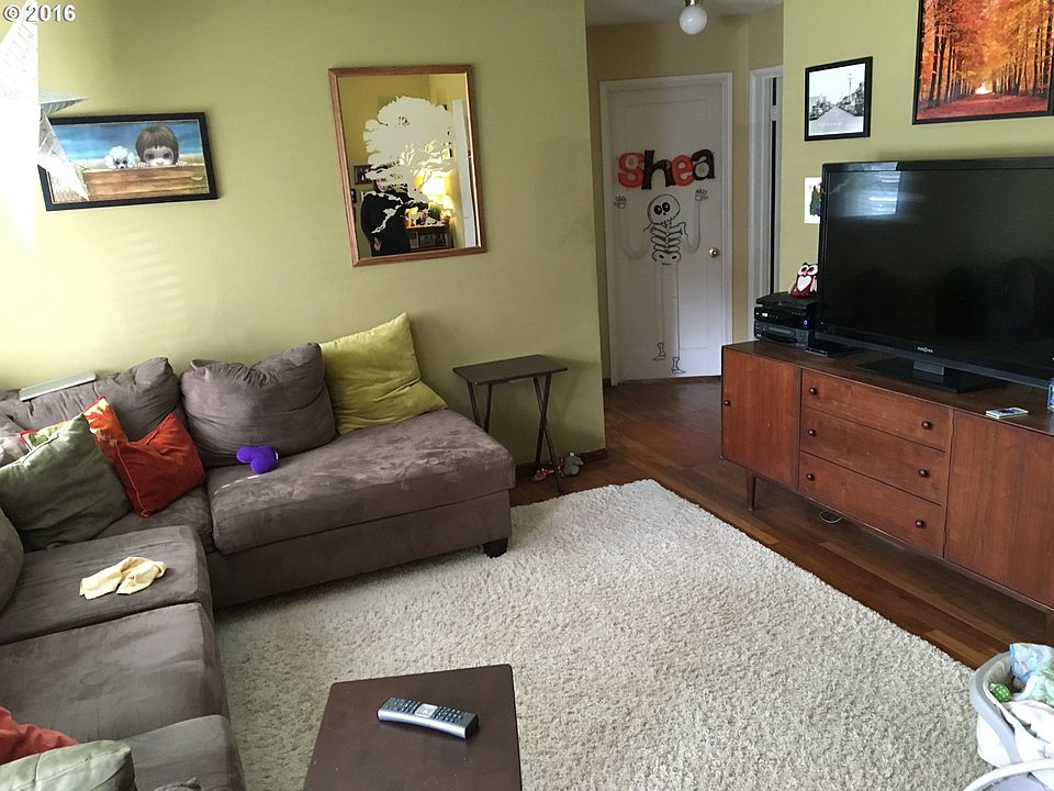2nd image of 7335 SE Woodstock Blvd