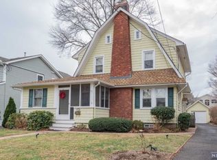 352 Corona Pl, Ridgewood, NJ 07450