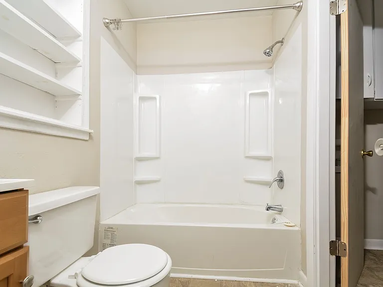 632760_021_main_bathroom_13156063.jpg