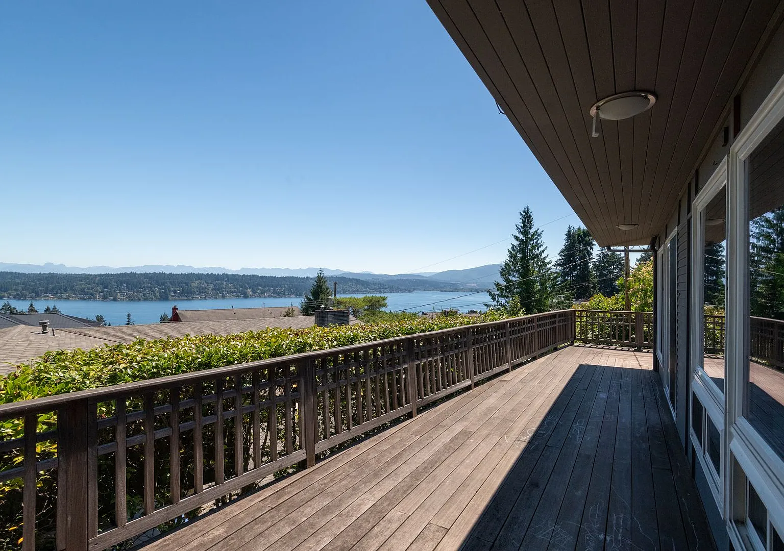 5 Bed Bellevue Home | Lake Views! | 3 Bath | 3,380 Sq Ft — Photo 4