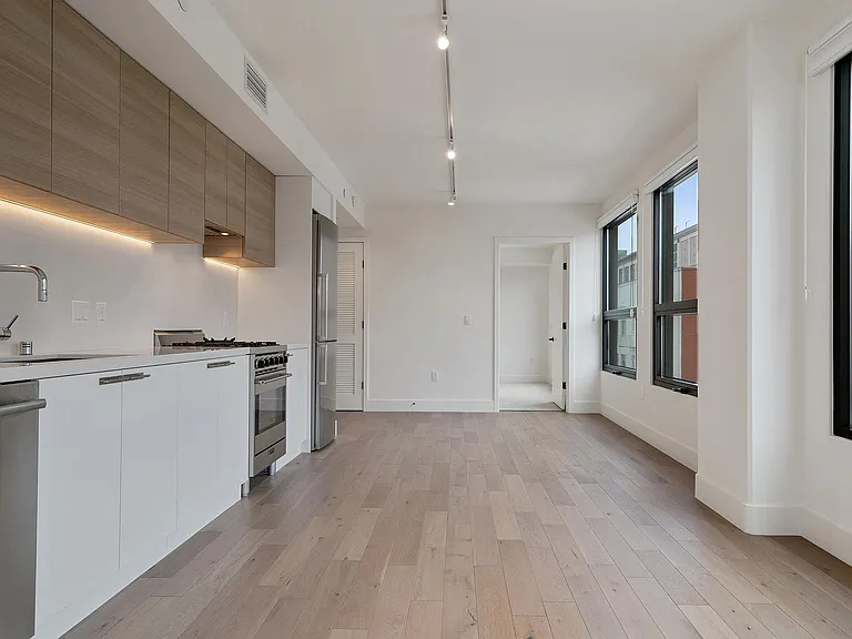 719 Larkin St #503 — Photo 6