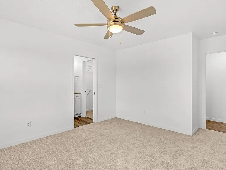 803 Lambert Cir — Photo 16