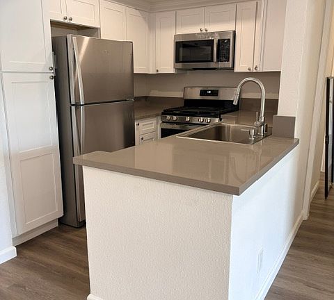 2nd image of 700 W 3rd St Unit A215