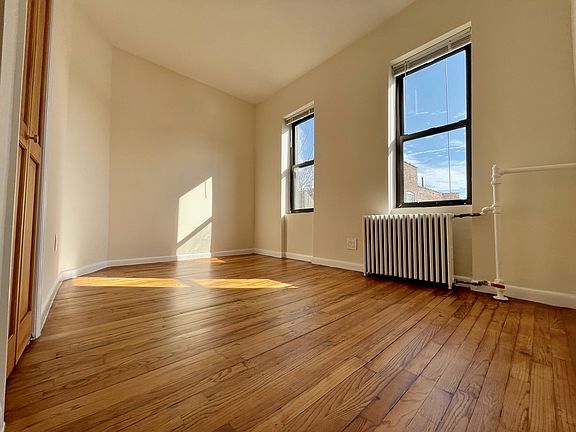 5th image of 50 Carmine St APT 13