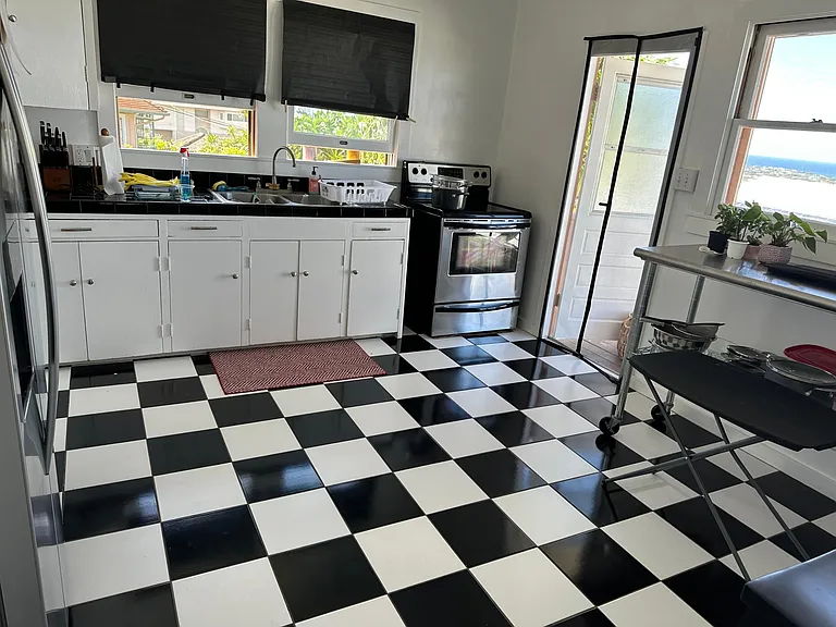kitchen w back door