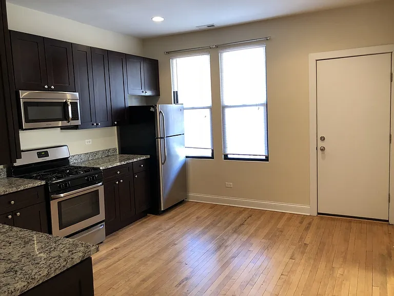 5407 N Ravenswood Ave — Photo 3