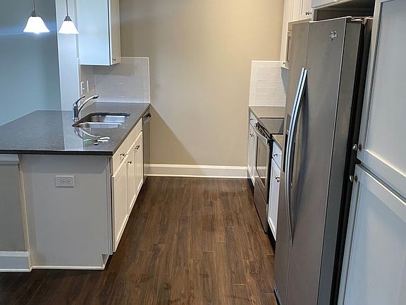 4th image of 1378 King Ave APT 101
