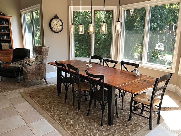 dining area off kitchen