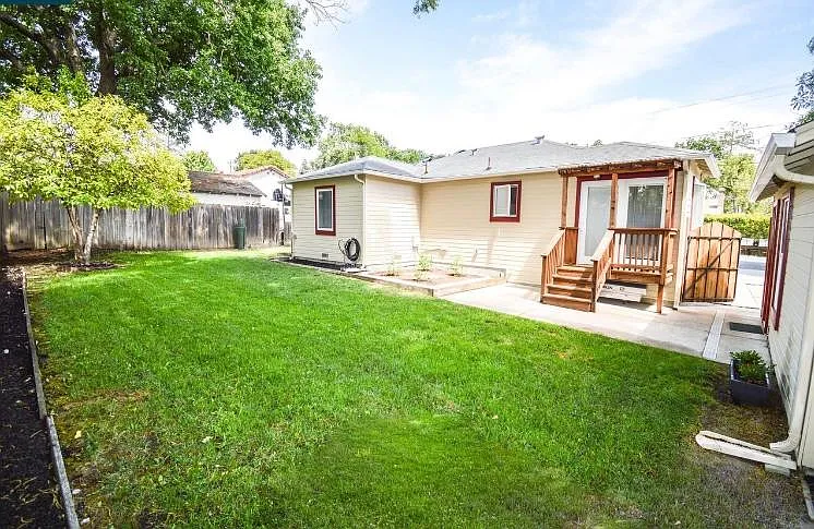 2057 Hoover Ave — Photo 1
