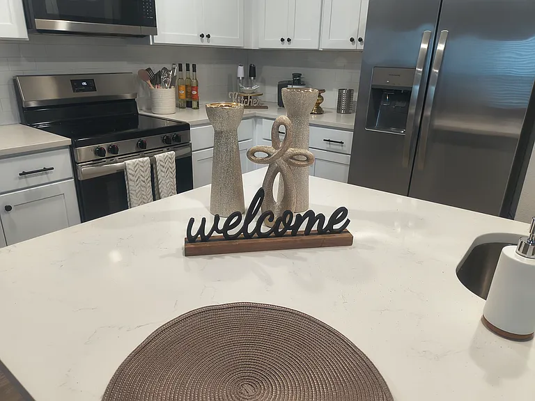 8 Unique Ct — Photo 15