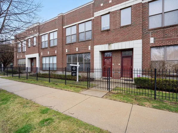 61 Pallister St, Detroit, MI 48202