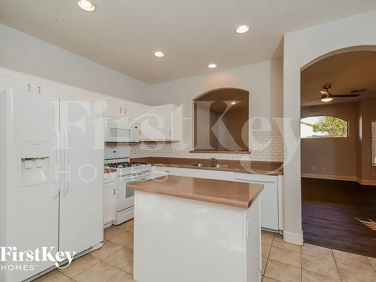 13030 W Windrose Dr — Photo 6