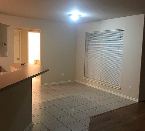 3rd image of 107 W Greenbriar Dr