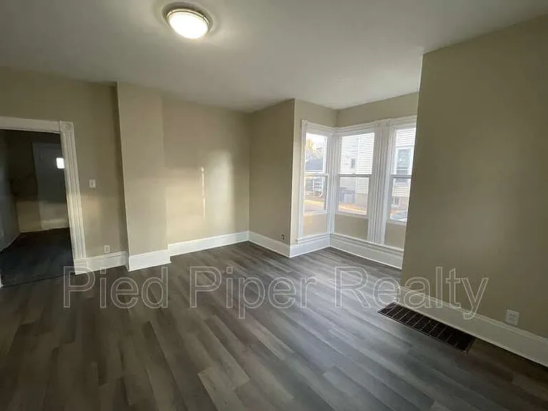 217 N West Ave — Photo 17
