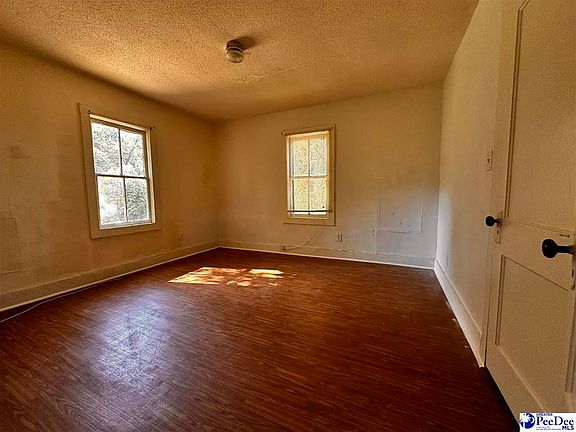 5th image of 211 E Brooks St