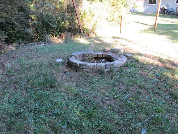 5th image of 721 E Lakeshore Dr W