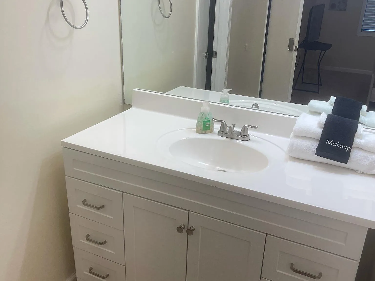 2 bed, 950 sqft, $2,300 — Photo 4