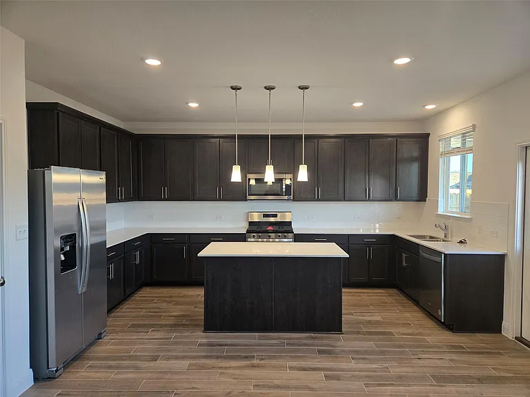 408 Acuff Ln — Photo 2