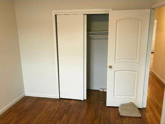 3rd image of 3004 Hobart St